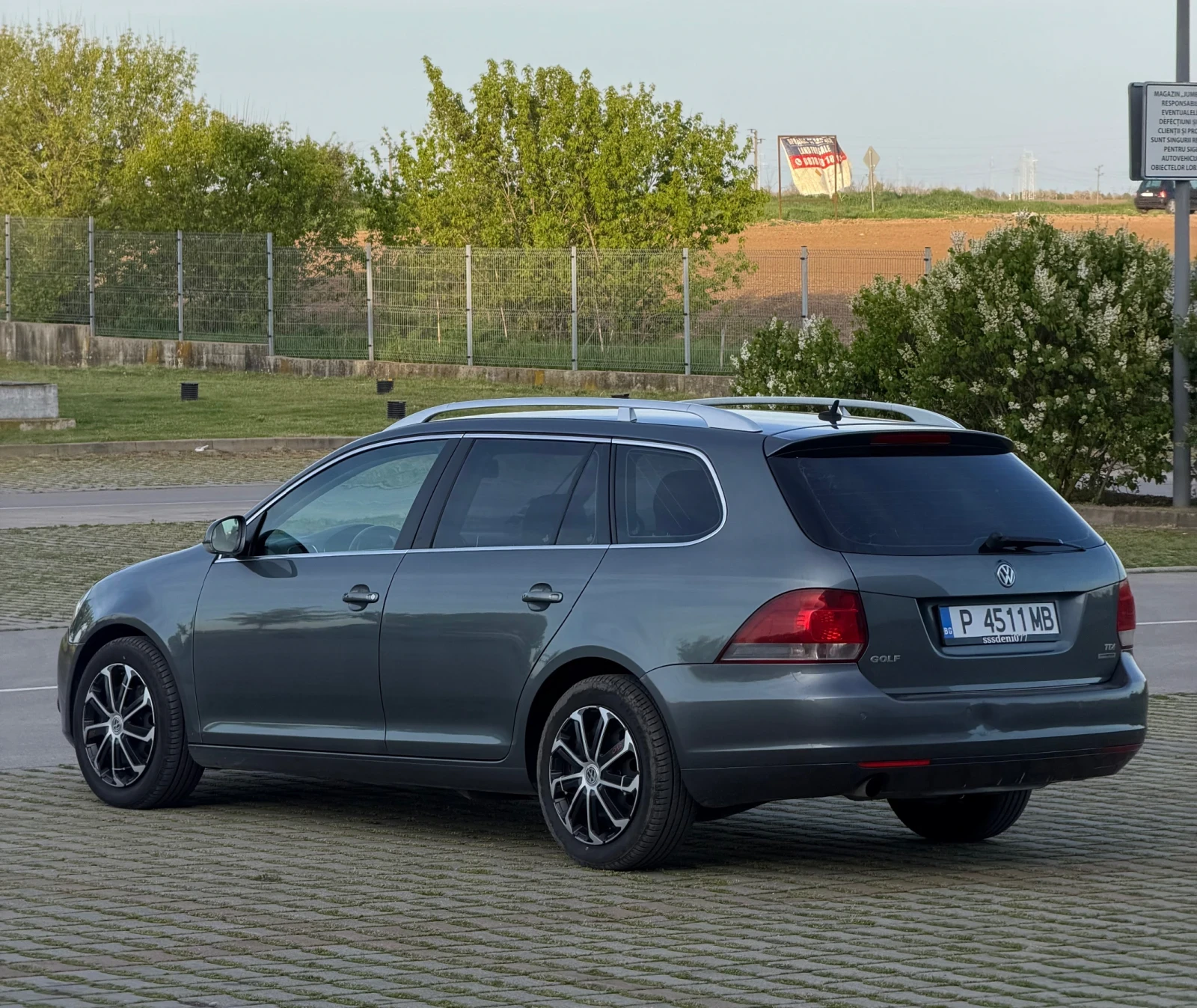 VW Golf 1.6 TDI, снимка 5 - Автомобили и джипове - 54305538