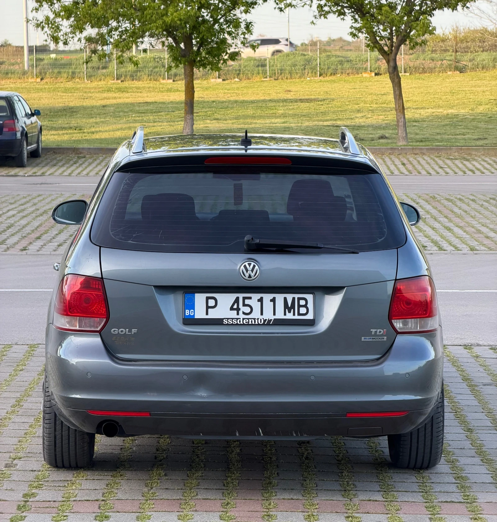 VW Golf 1.6 TDI, снимка 7 - Автомобили и джипове - 54305538