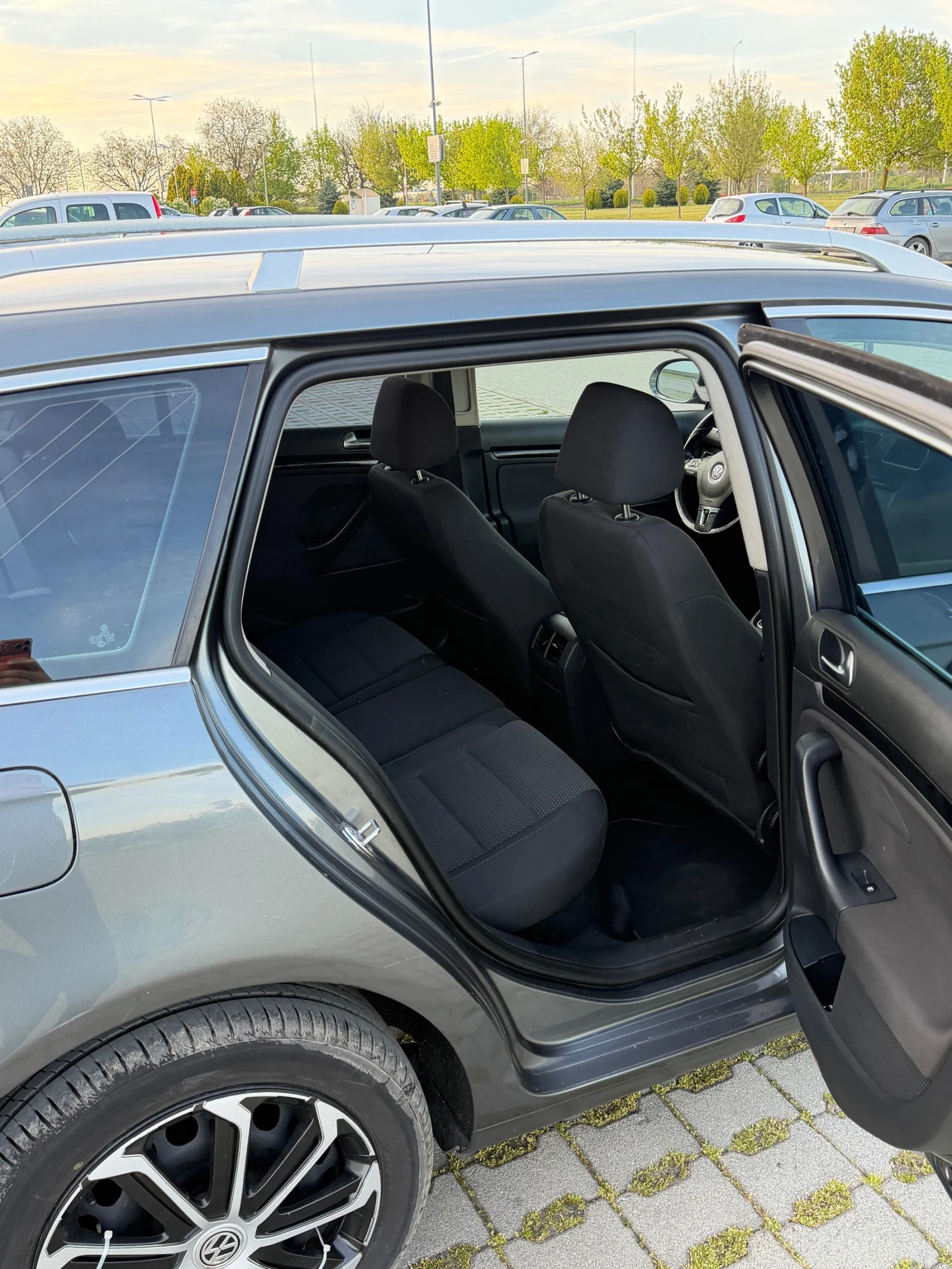 VW Golf 1.6 TDI, снимка 14 - Автомобили и джипове - 54305538