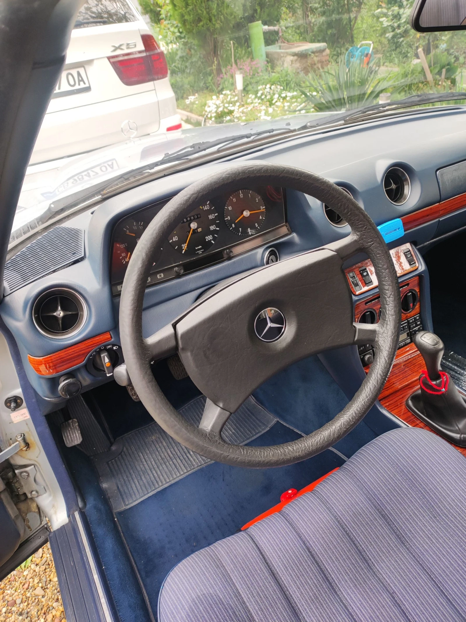 Mercedes-Benz 123 123 230CE, снимка 8 - Автомобили и джипове - 54591107