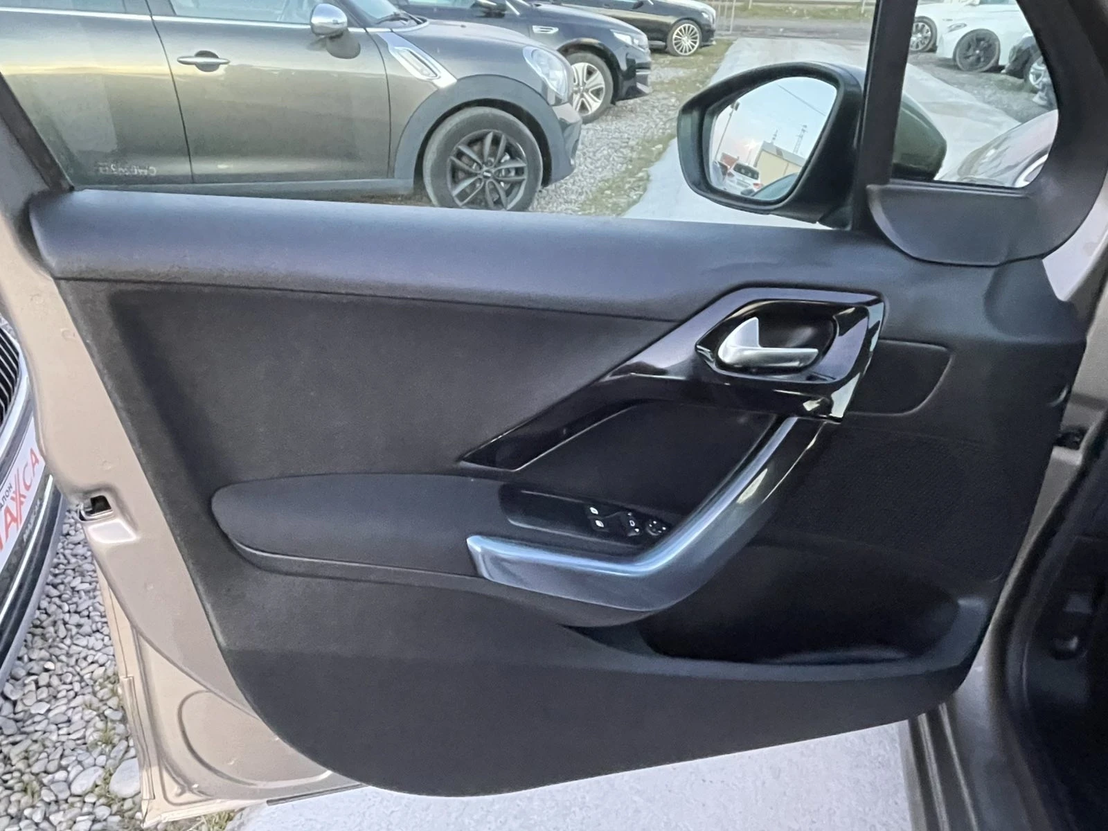 Peugeot 208 1.6 e-HDI, снимка 6 - Автомобили и джипове - 54974875