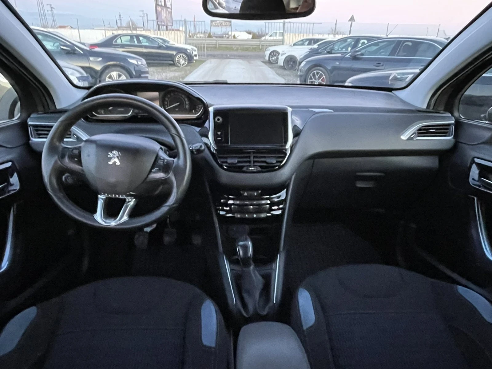 Peugeot 208 1.6 e-HDI, снимка 9 - Автомобили и джипове - 54974875