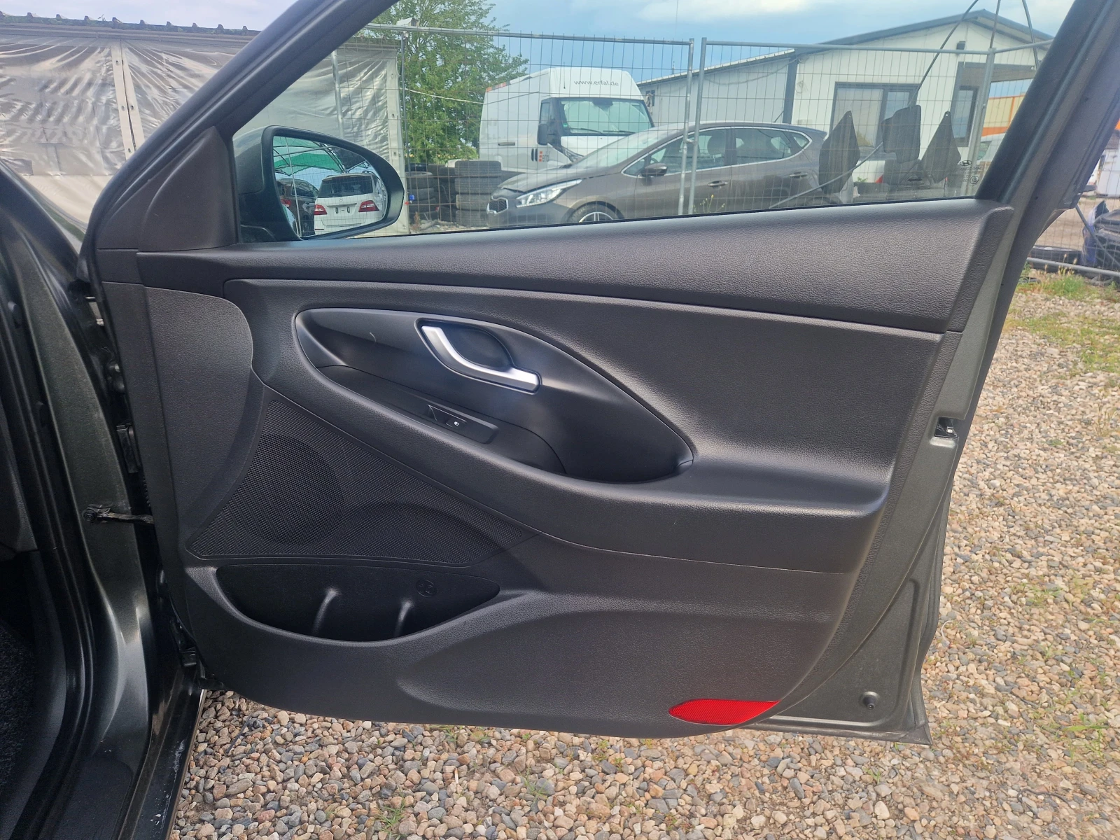 Hyundai I30 Kombi 1.6 CRDI Select, снимка 15 - Автомобили и джипове - 54995544