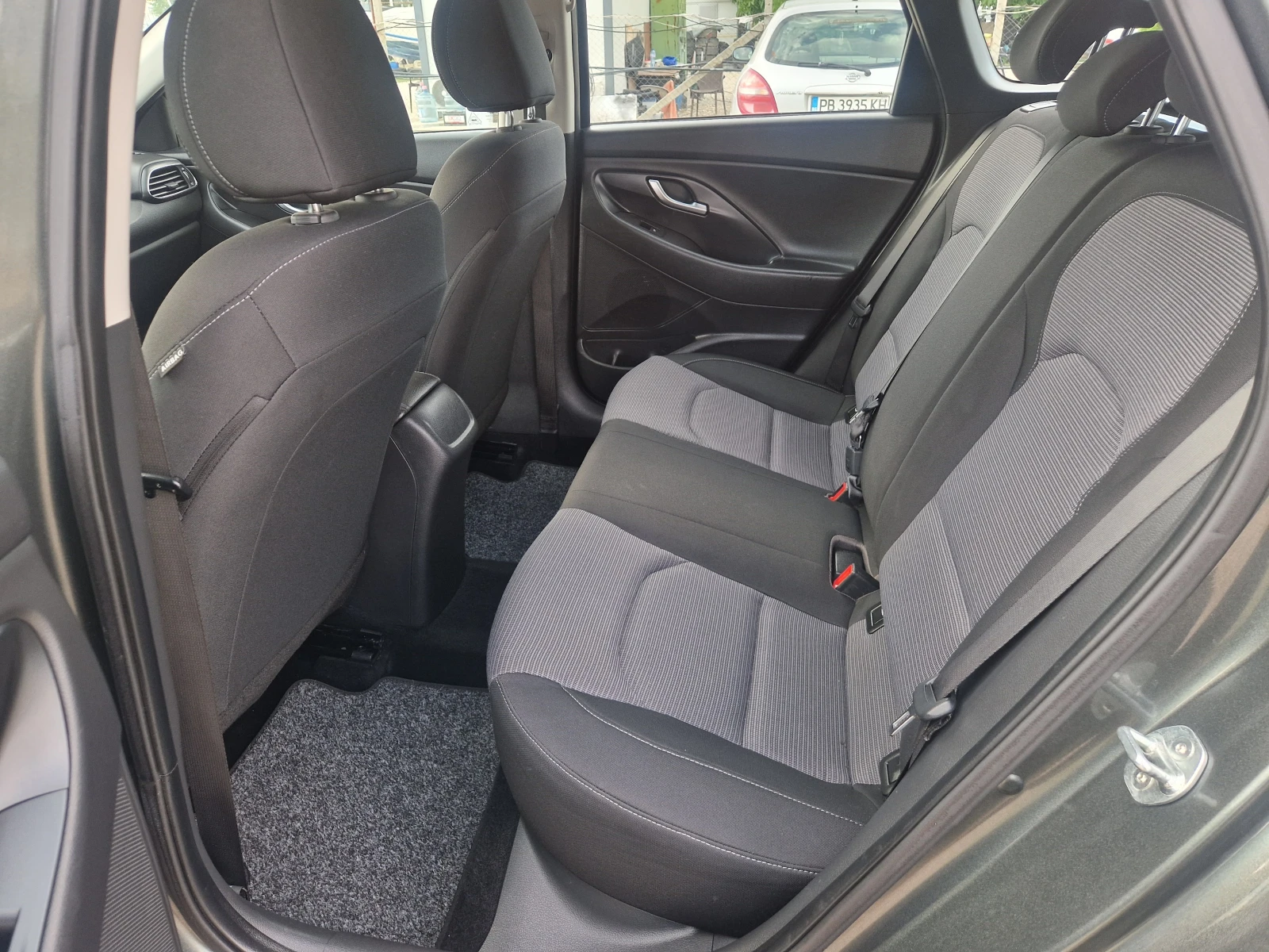 Hyundai I30 Kombi 1.6 CRDI Select, снимка 17 - Автомобили и джипове - 54995544