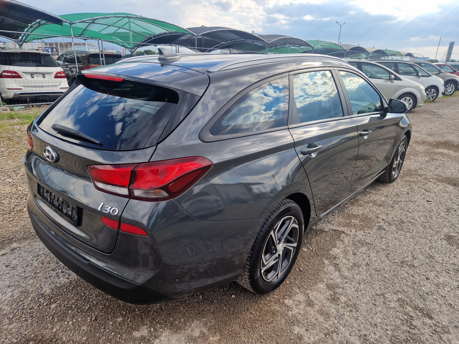 Hyundai I30 Kombi 1.6 CRDI Select, снимка 7 - Автомобили и джипове - 54995544