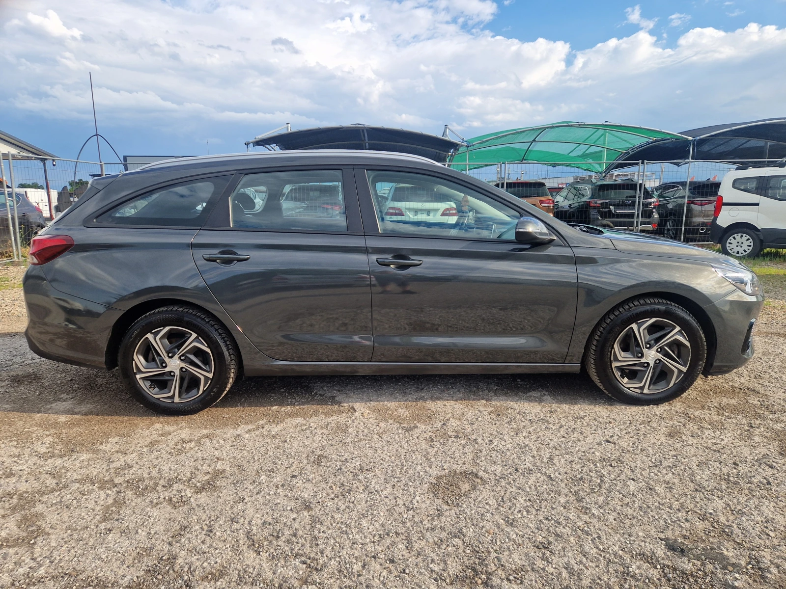 Hyundai I30 Kombi 1.6 CRDI Select, снимка 4 - Автомобили и джипове - 54995544