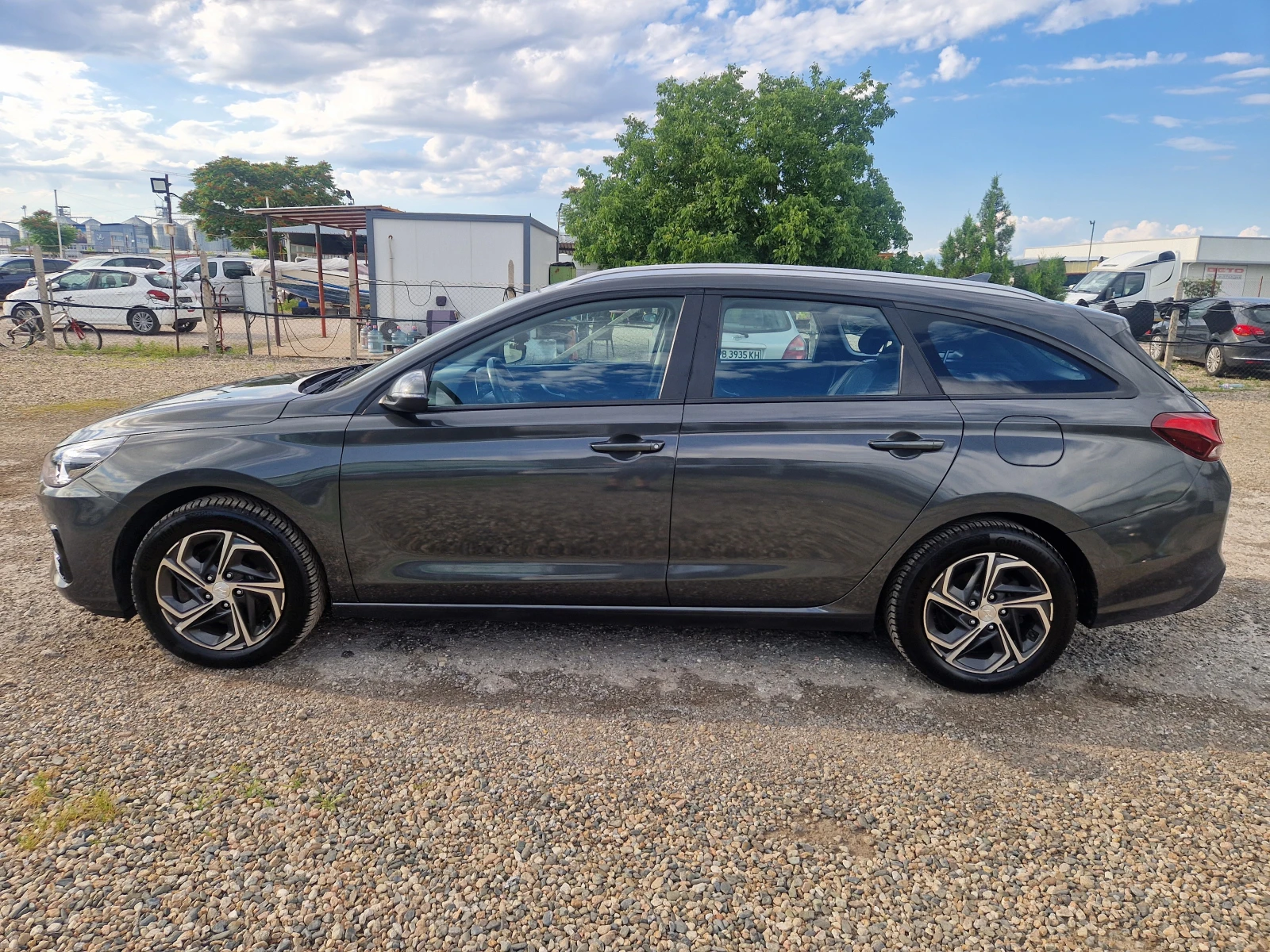 Hyundai I30 Kombi 1.6 CRDI Select, снимка 8 - Автомобили и джипове - 54995544
