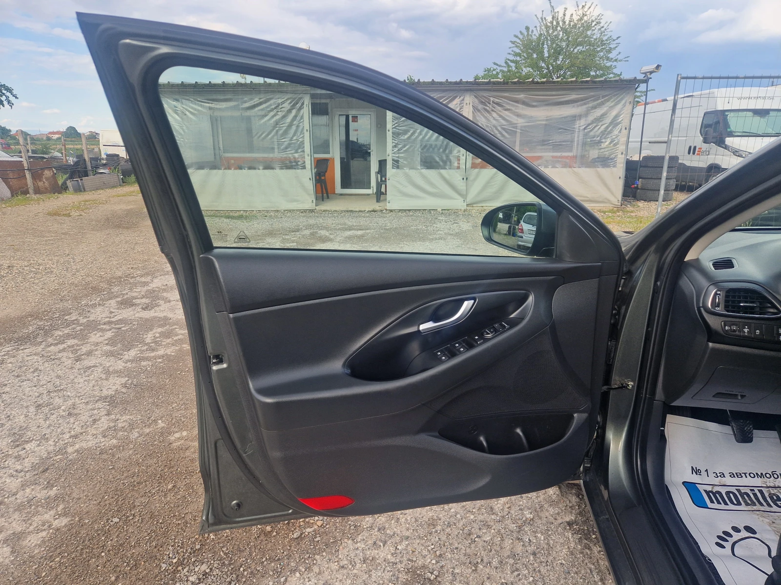 Hyundai I30 Kombi 1.6 CRDI Select, снимка 9 - Автомобили и джипове - 54995544