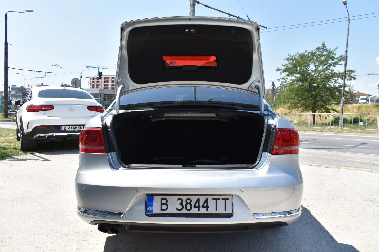 VW Passat 2.0TDI* HIGHLINE* BLUEMOTION* LED* AUTOMAT, снимка 8 - Автомобили и джипове - 55559623