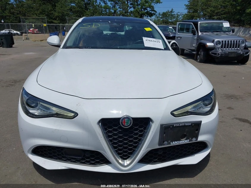 Alfa Romeo Giulia 2.0l Ti Lusso Awd, снимка 12 - Автомобили и джипове - 55586712
