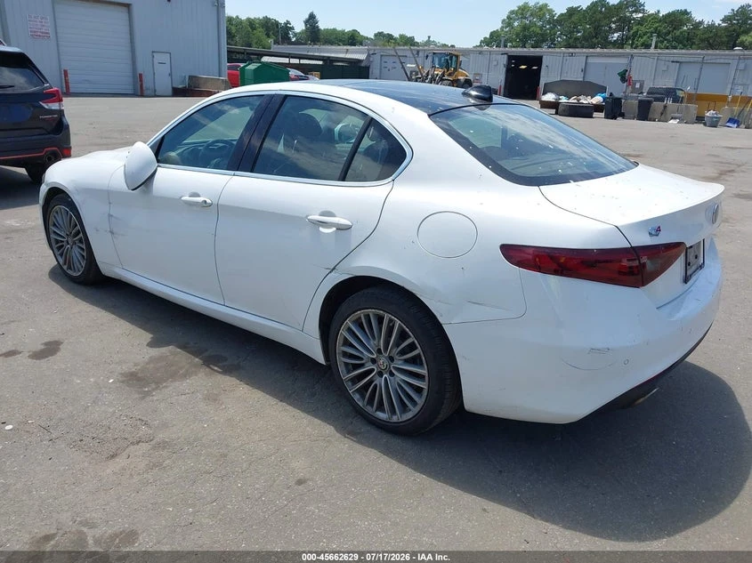 Alfa Romeo Giulia 2.0l Ti Lusso Awd, снимка 3 - Автомобили и джипове - 55586712