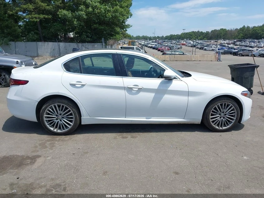 Alfa Romeo Giulia 2.0l Ti Lusso Awd, снимка 13 - Автомобили и джипове - 55586712