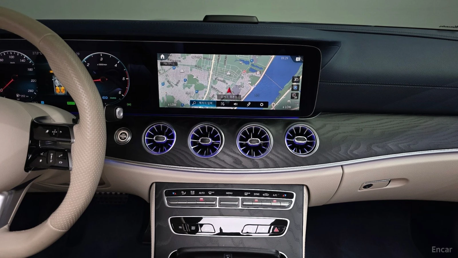 Mercedes-Benz E 300 4MATIC COUPE* HUD* 360* КОЖА* ПАНО* НАВИ, снимка 11 - Автомобили и джипове - 55605108