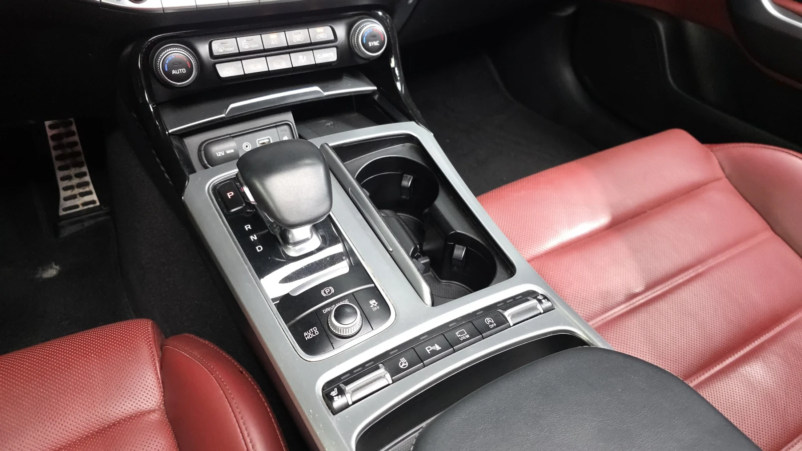 Kia Stinger 3.3 Turbo AWD autogeorge.com, снимка 12 - Автомобили и джипове - 55707925