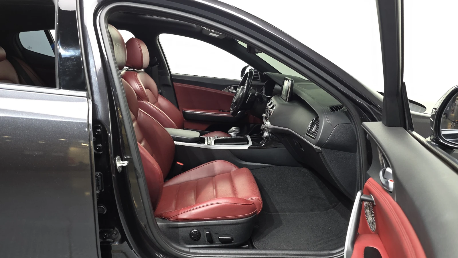 Kia Stinger 3.3 Turbo AWD autogeorge.com, снимка 14 - Автомобили и джипове - 55707925