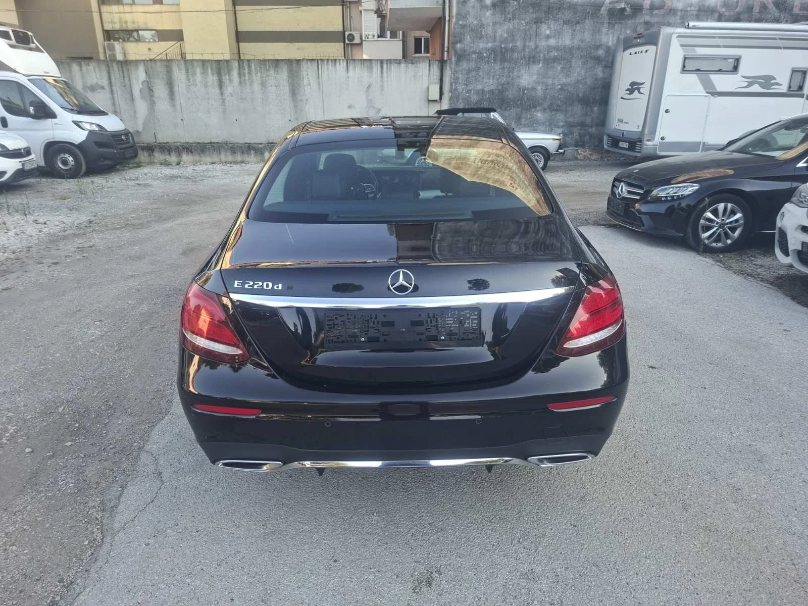 Mercedes-Benz E 220 D AMG Швейцария, снимка 4 - Автомобили и джипове - 55711473
