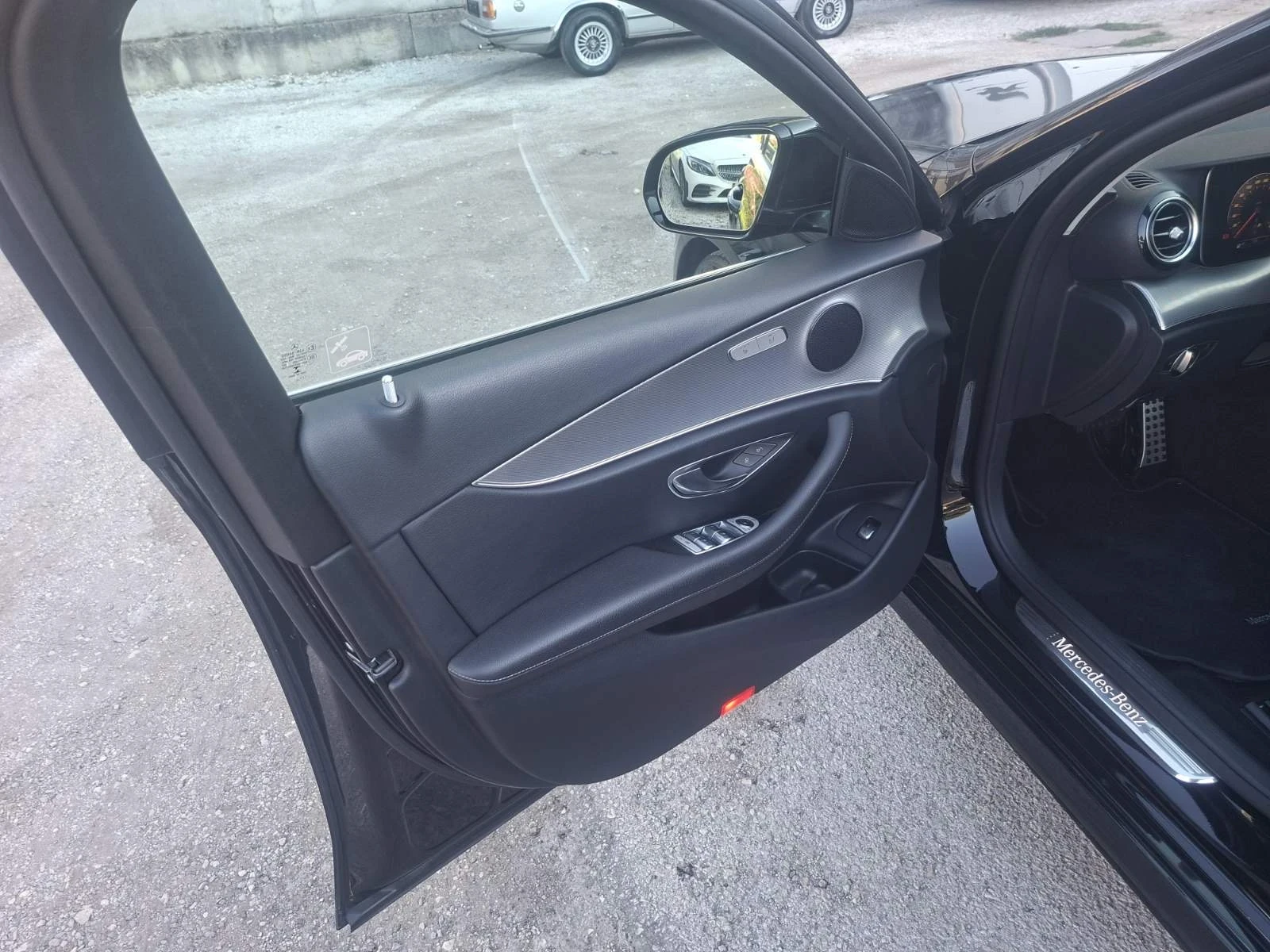 Mercedes-Benz E 220 D AMG Швейцария, снимка 12 - Автомобили и джипове - 55711473