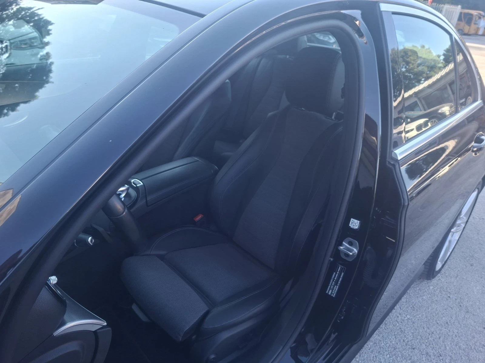 Mercedes-Benz E 220 D AMG Швейцария, снимка 10 - Автомобили и джипове - 55711473