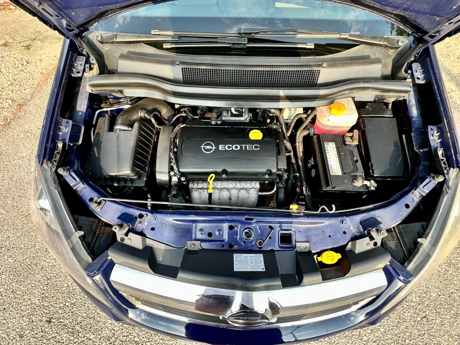 Opel Zafira 1.6 бензин, снимка 14 - Автомобили и джипове - 55930782