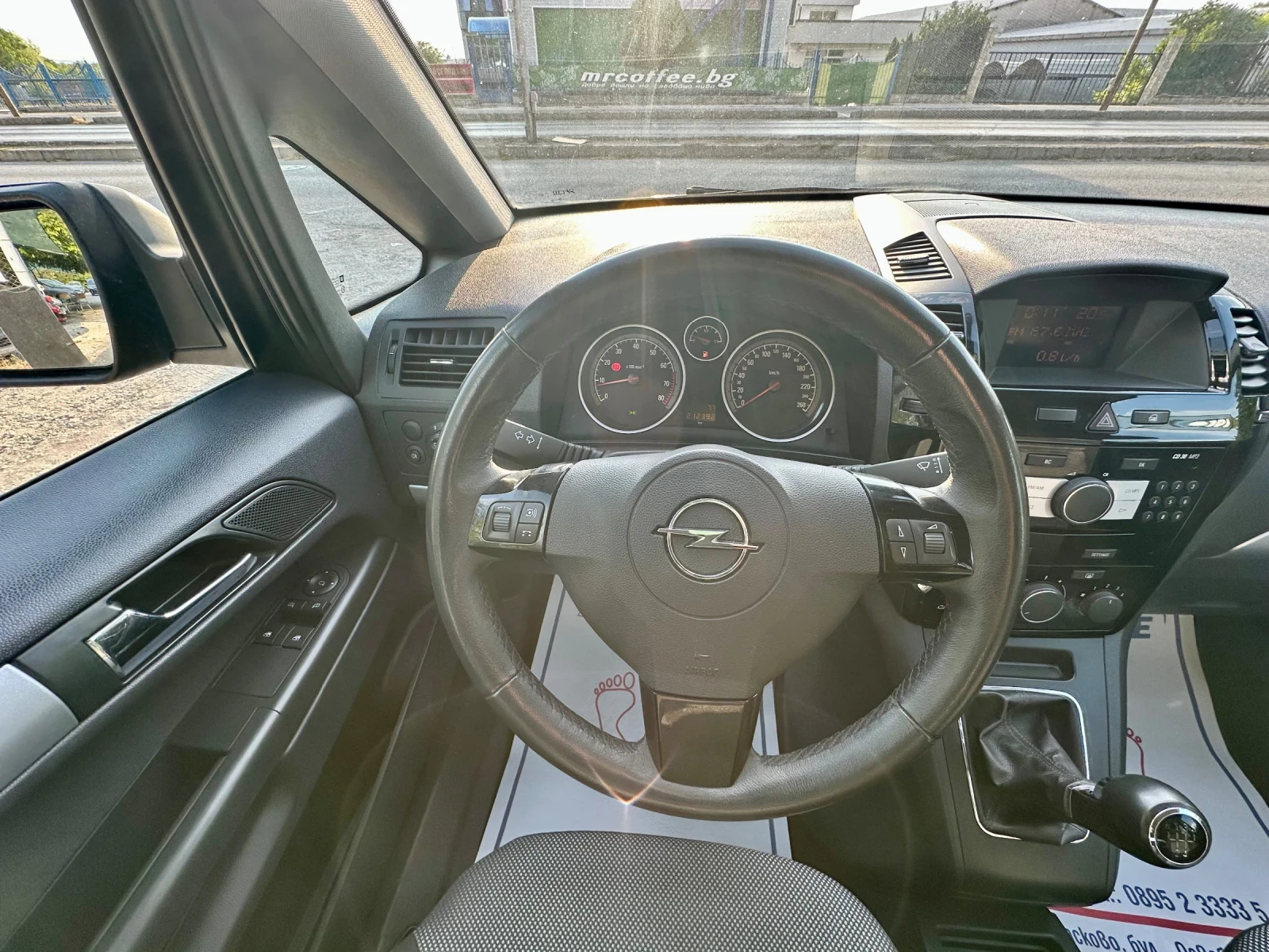 Opel Zafira 1.6 бензин, снимка 9 - Автомобили и джипове - 55930782