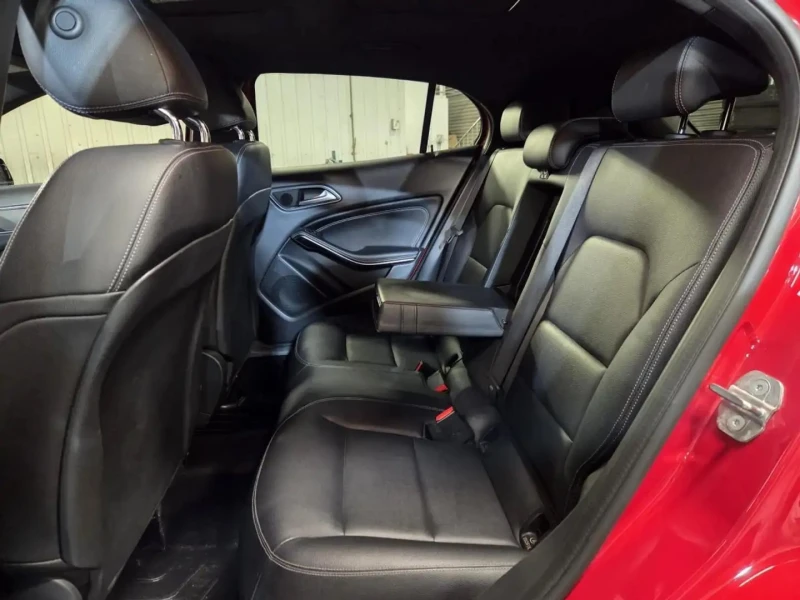 Mercedes-Benz GLA 250, снимка 10 - Автомобили и джипове - 53452202