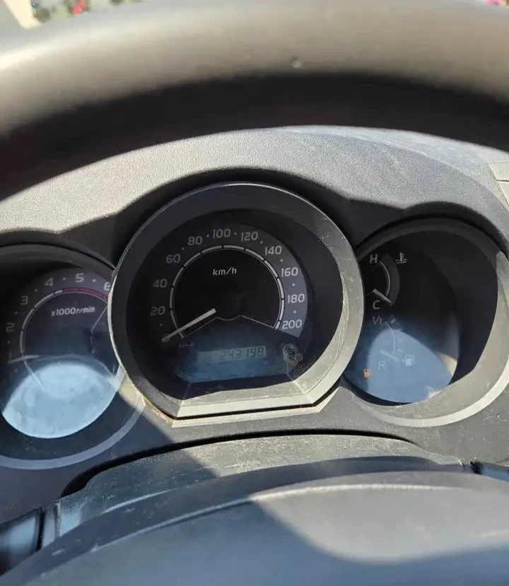 Toyota Hilux, снимка 6 - Автомобили и джипове - 56368839