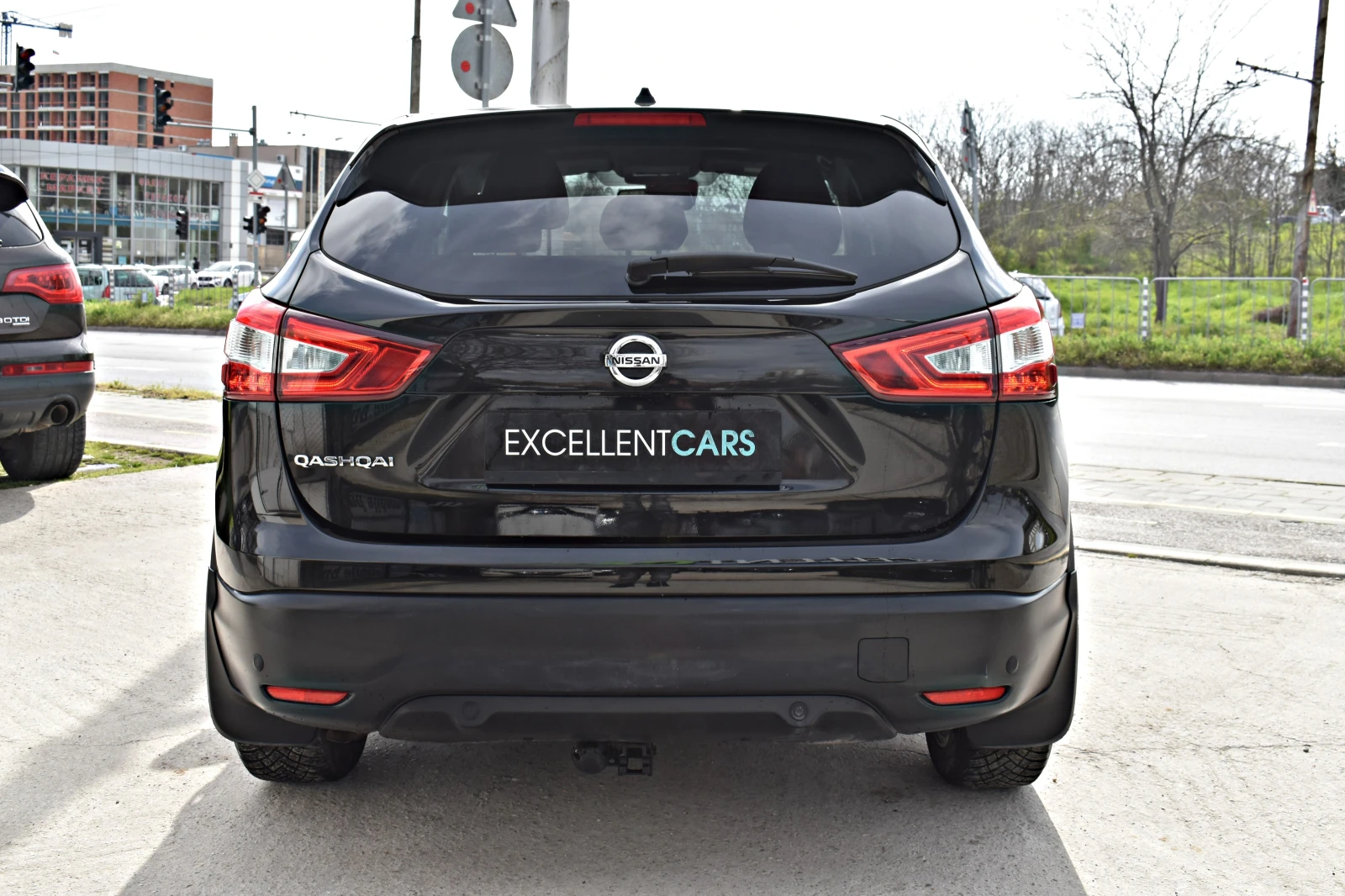 Nissan Qashqai 1.6D* TEKNA* 360CAMERA* FRONT-ASSIST* AUTOMAT, снимка 7 - Автомобили и джипове - 54193172