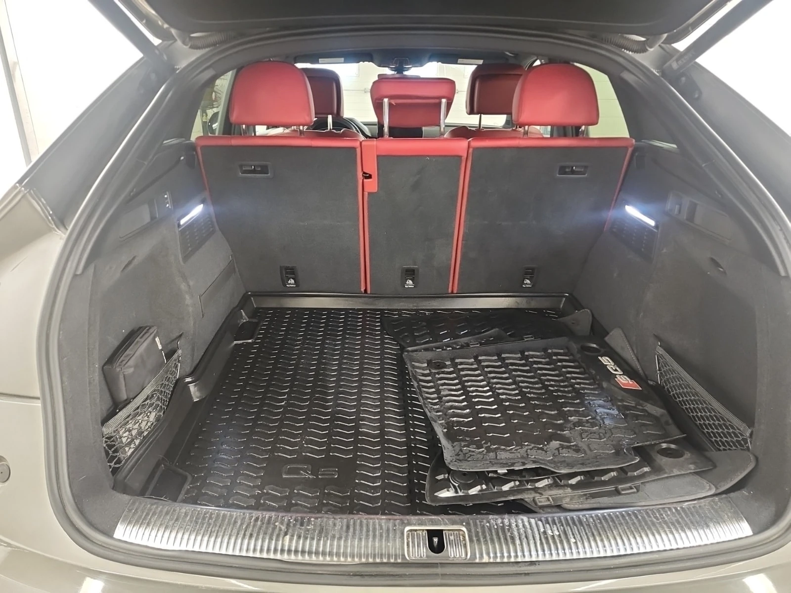 Audi SQ5 TECHNIK| B&O| MATRIX| ПАМЕТ| ПАНО| 2 КЛЮЧА| , снимка 14 - Автомобили и джипове - 56117602