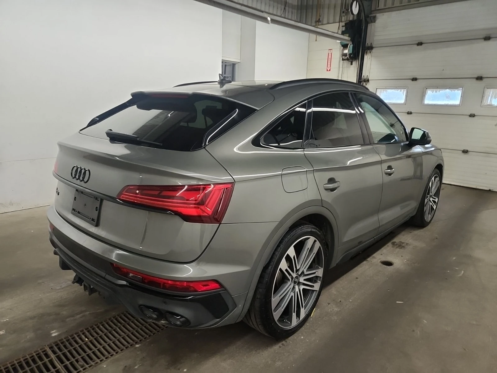 Audi SQ5 TECHNIK| B&O| MATRIX| ПАМЕТ| ПАНО| 2 КЛЮЧА| , снимка 3 - Автомобили и джипове - 56117602