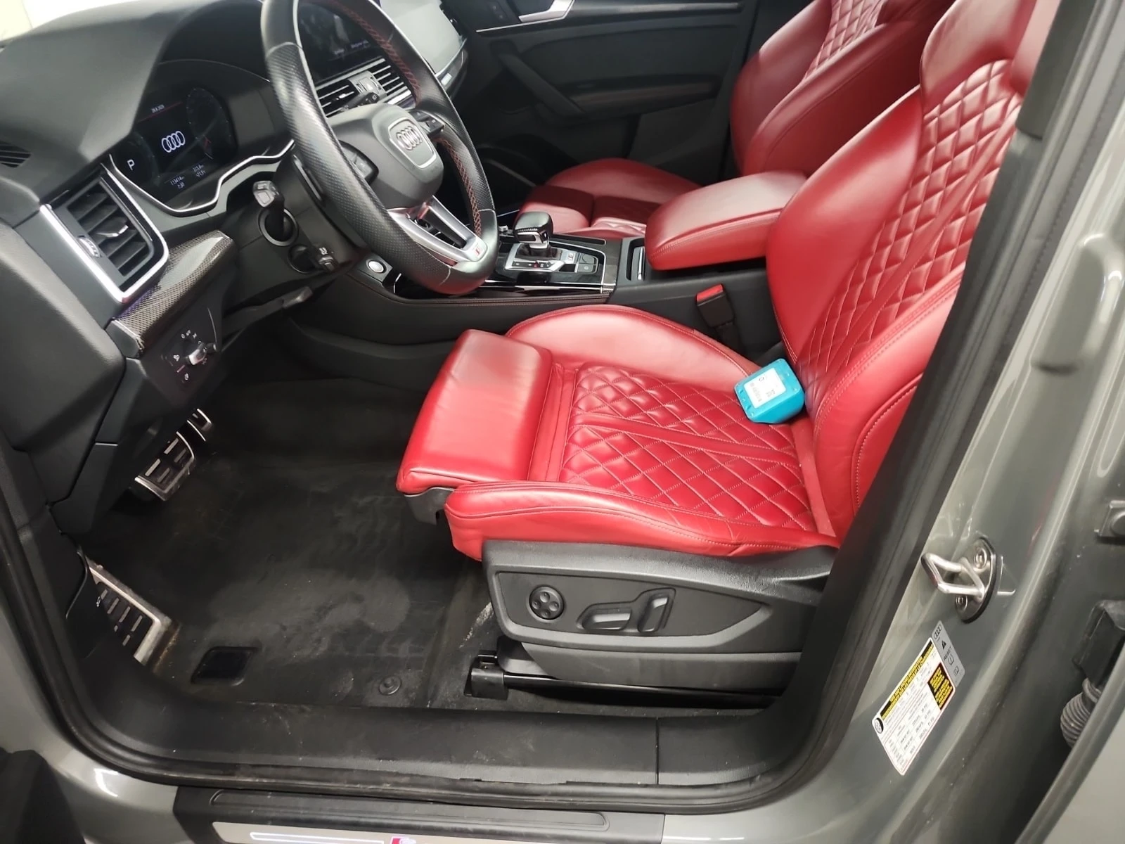 Audi SQ5 TECHNIK| B&O| MATRIX| ПАМЕТ| ПАНО| 2 КЛЮЧА| , снимка 5 - Автомобили и джипове - 56117602