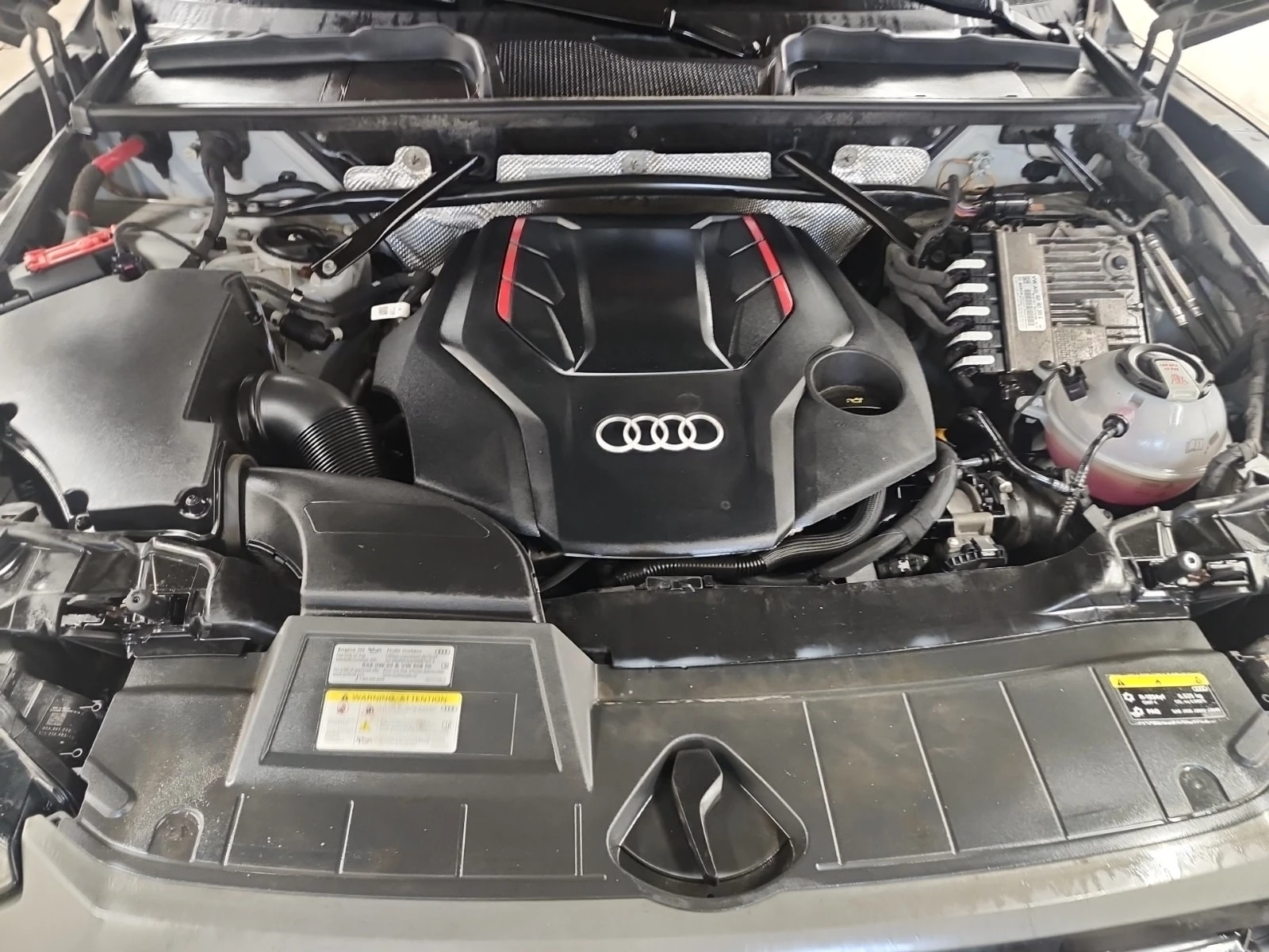 Audi SQ5 TECHNIK| B&O| MATRIX| ПАМЕТ| ПАНО| 2 КЛЮЧА| , снимка 16 - Автомобили и джипове - 56117602