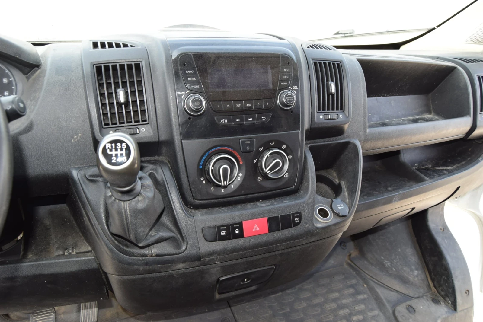 Peugeot Boxer, снимка 8 - Бусове и автобуси - 54643617
