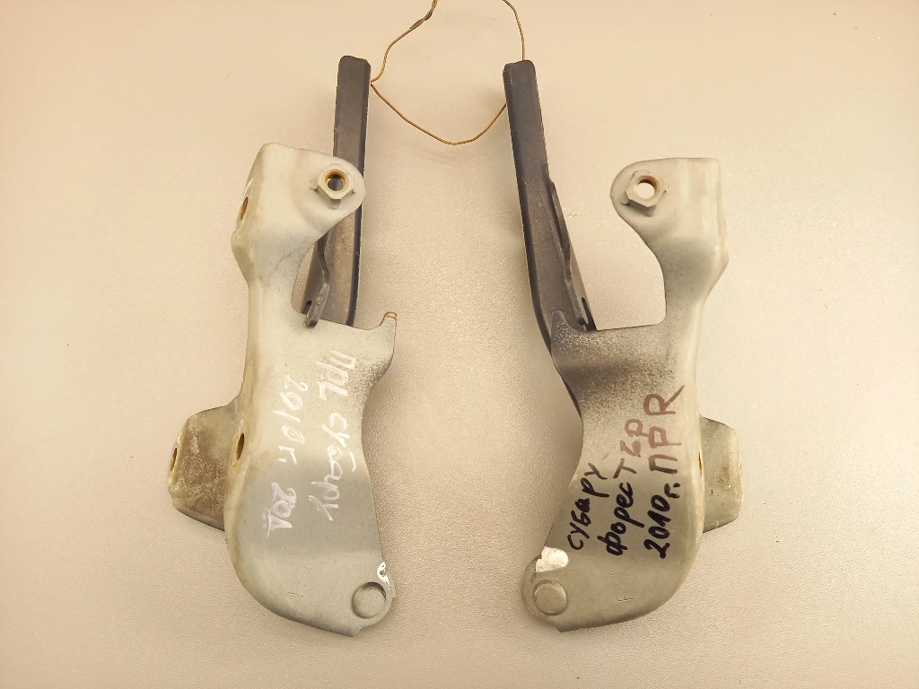 Панти (панта) преден капак Субару Форестър 