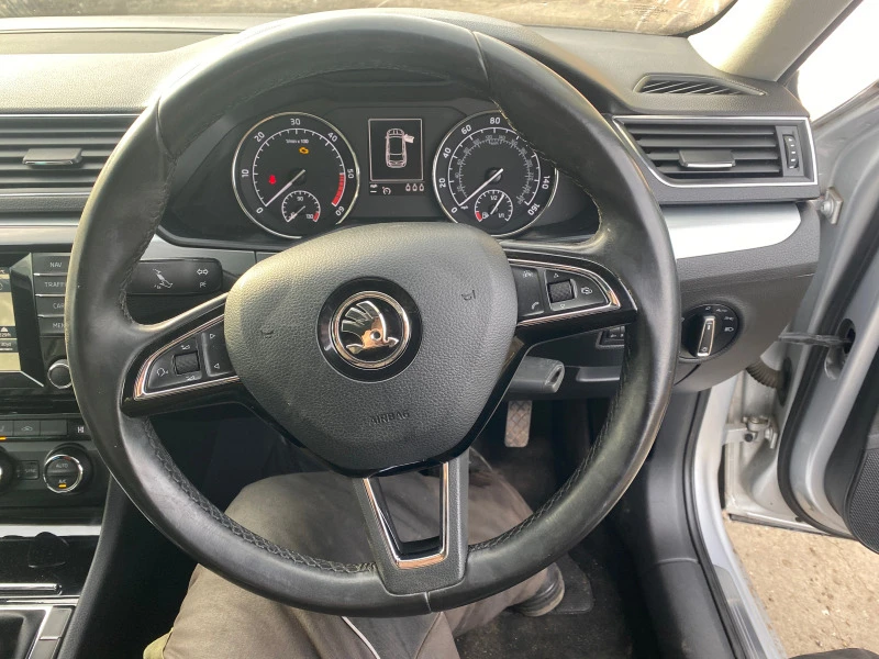 Skoda Superb 1.6tdi, снимка 10 - Автомобили и джипове - 43671744