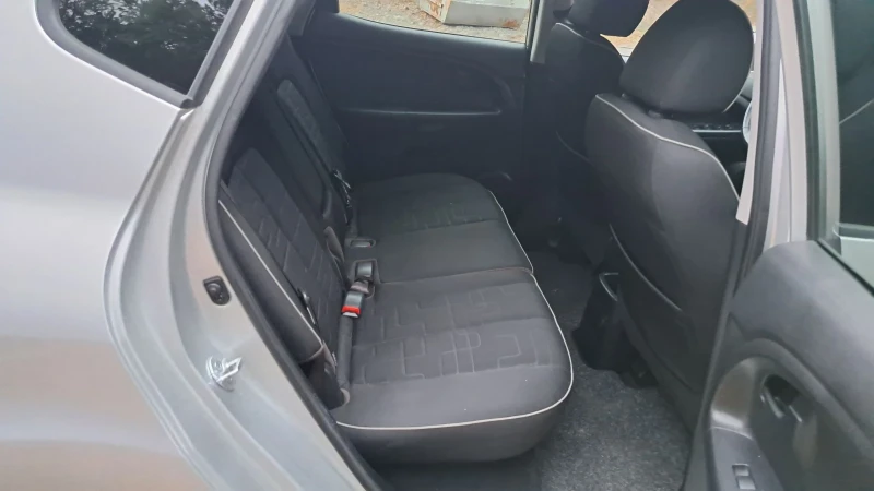 Kia Venga 1.4i LPG, снимка 10 - Автомобили и джипове - 46187175