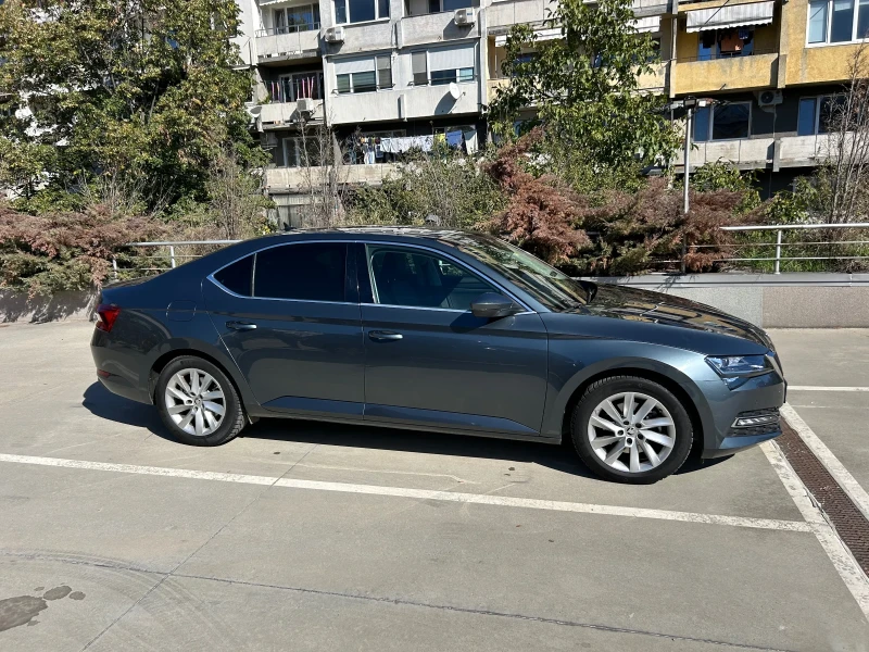 Skoda Superb 2.0 TDI DSG 4X4 Гаранционна, снимка 2 - Автомобили и джипове - 47608834