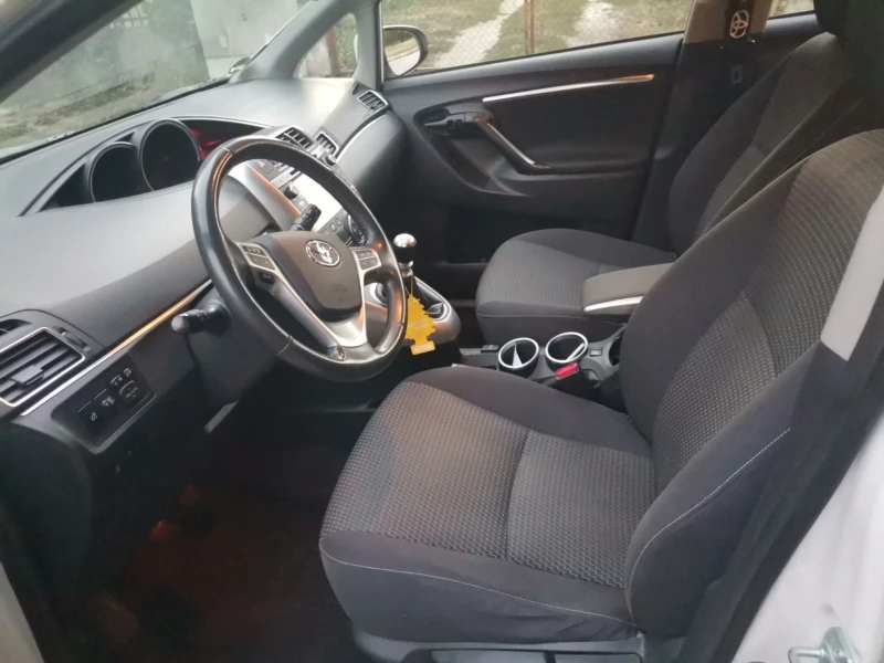 Toyota Verso 1.6, снимка 6 - Автомобили и джипове - 52582317