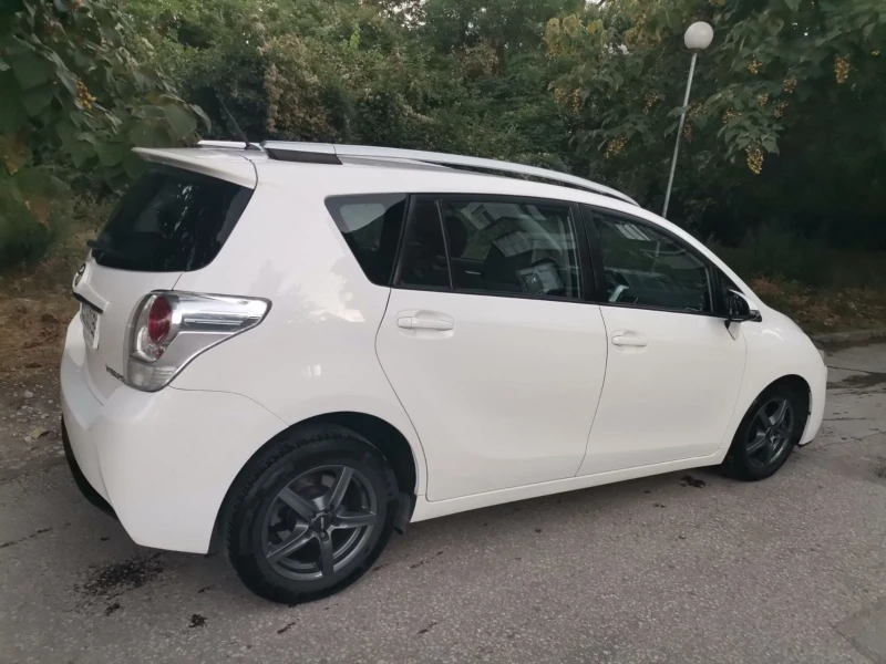 Toyota Verso 1.6, снимка 4 - Автомобили и джипове - 52582317