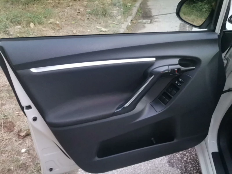 Toyota Verso 1.6, снимка 8 - Автомобили и джипове - 52582317