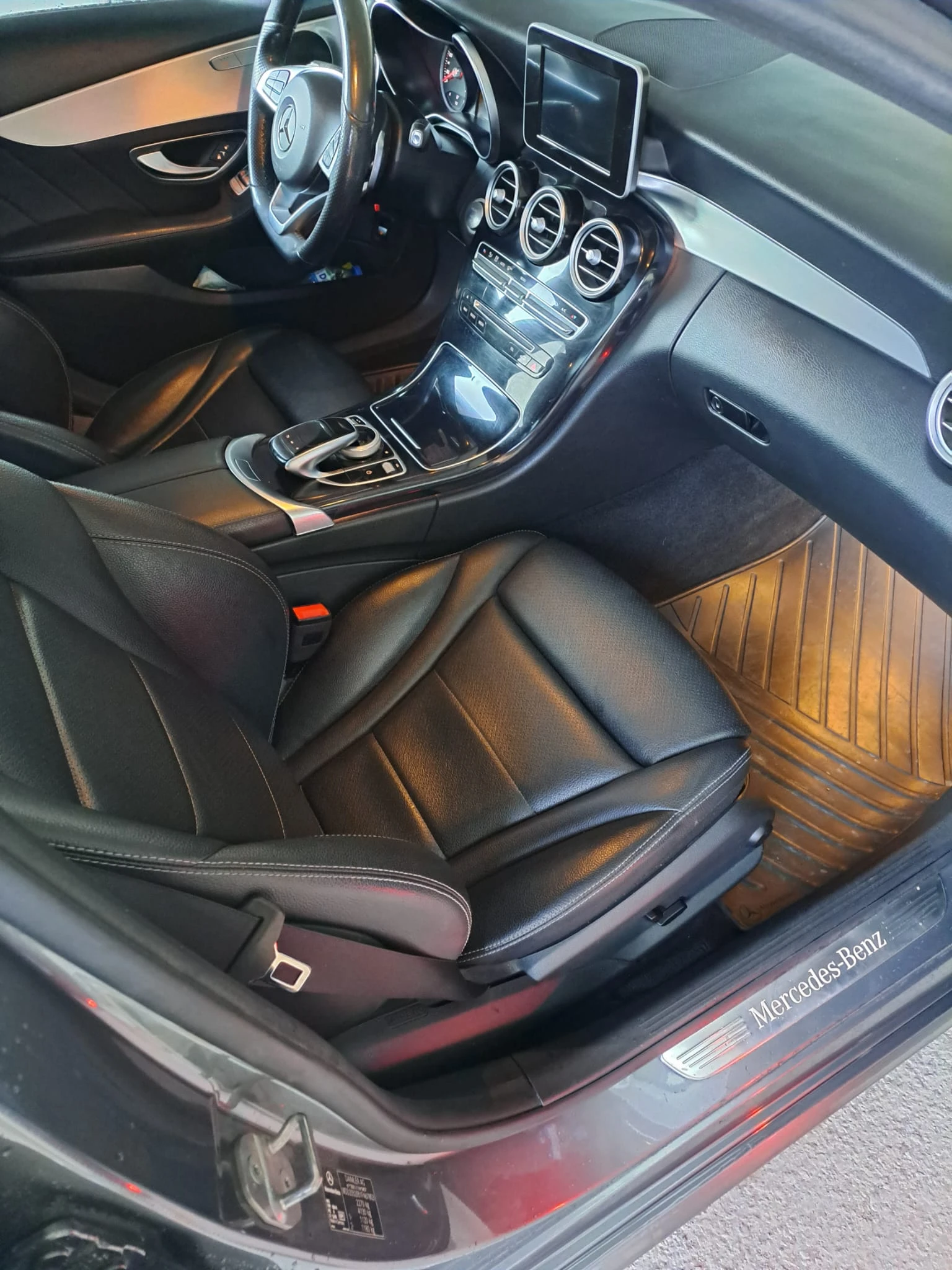 Mercedes-Benz C 220 4MATIK, снимка 9 - Автомобили и джипове - 53828379