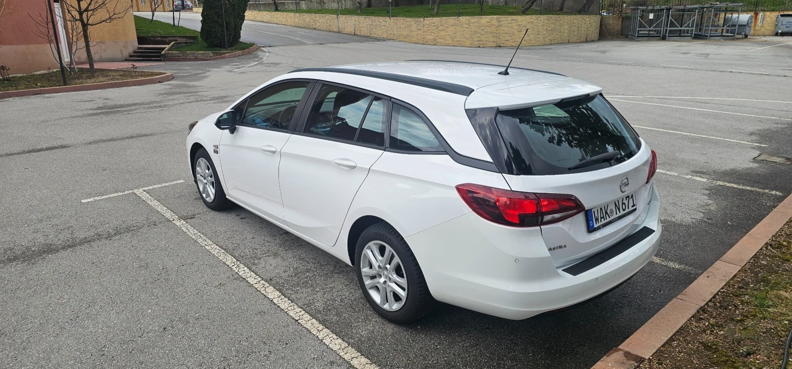 Opel Astra Sports Tourer 1.6 136hp, снимка 6 - Автомобили и джипове - 54046938