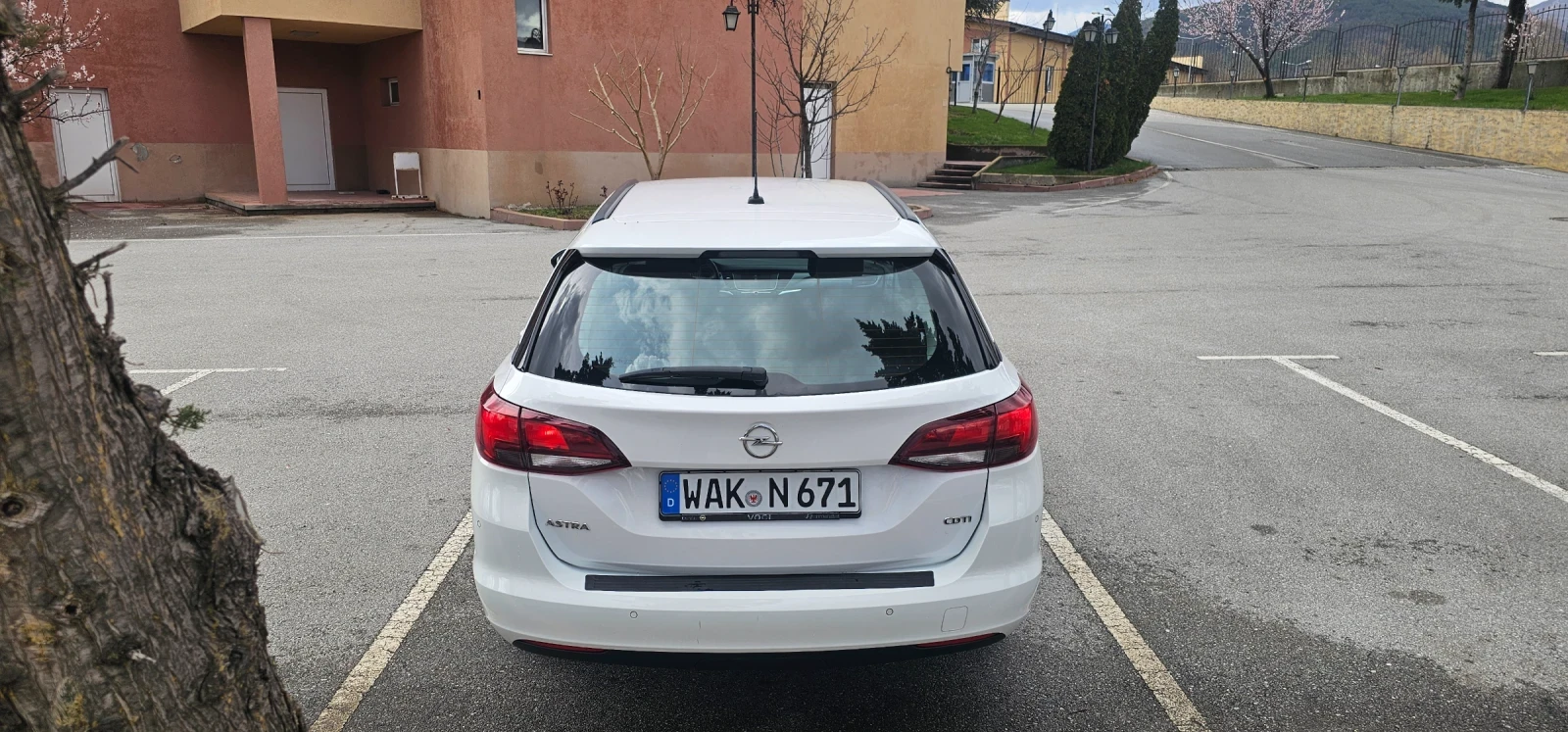 Opel Astra Sports Tourer 1.6 136hp, снимка 5 - Автомобили и джипове - 54046938