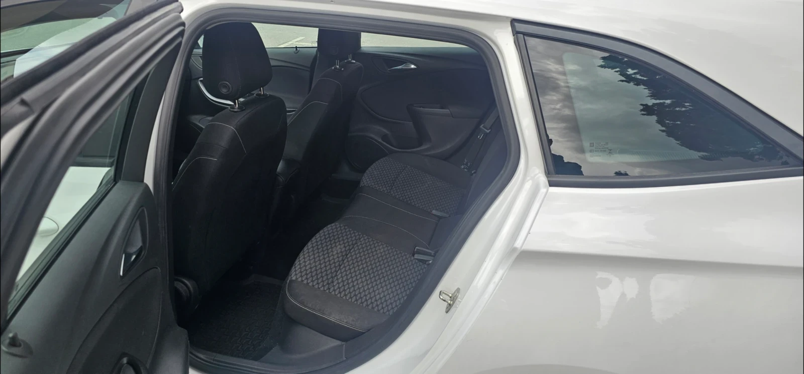 Opel Astra Sports Tourer 1.6 136hp, снимка 10 - Автомобили и джипове - 54046938