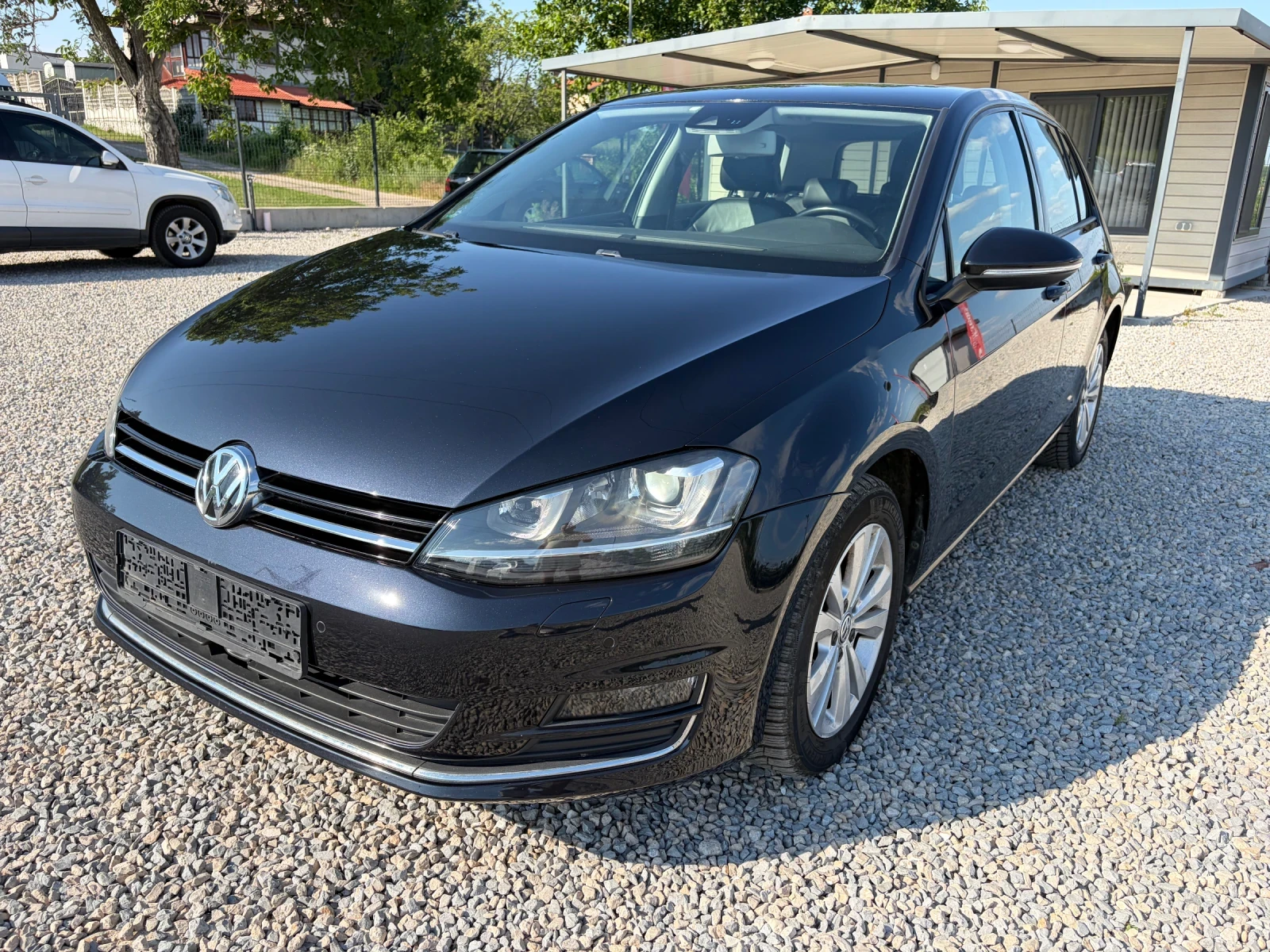 VW Golf 2.0TDI/HIGH LINE/ DISTRONIC/XENON, снимка 2 - Автомобили и джипове - 54748513