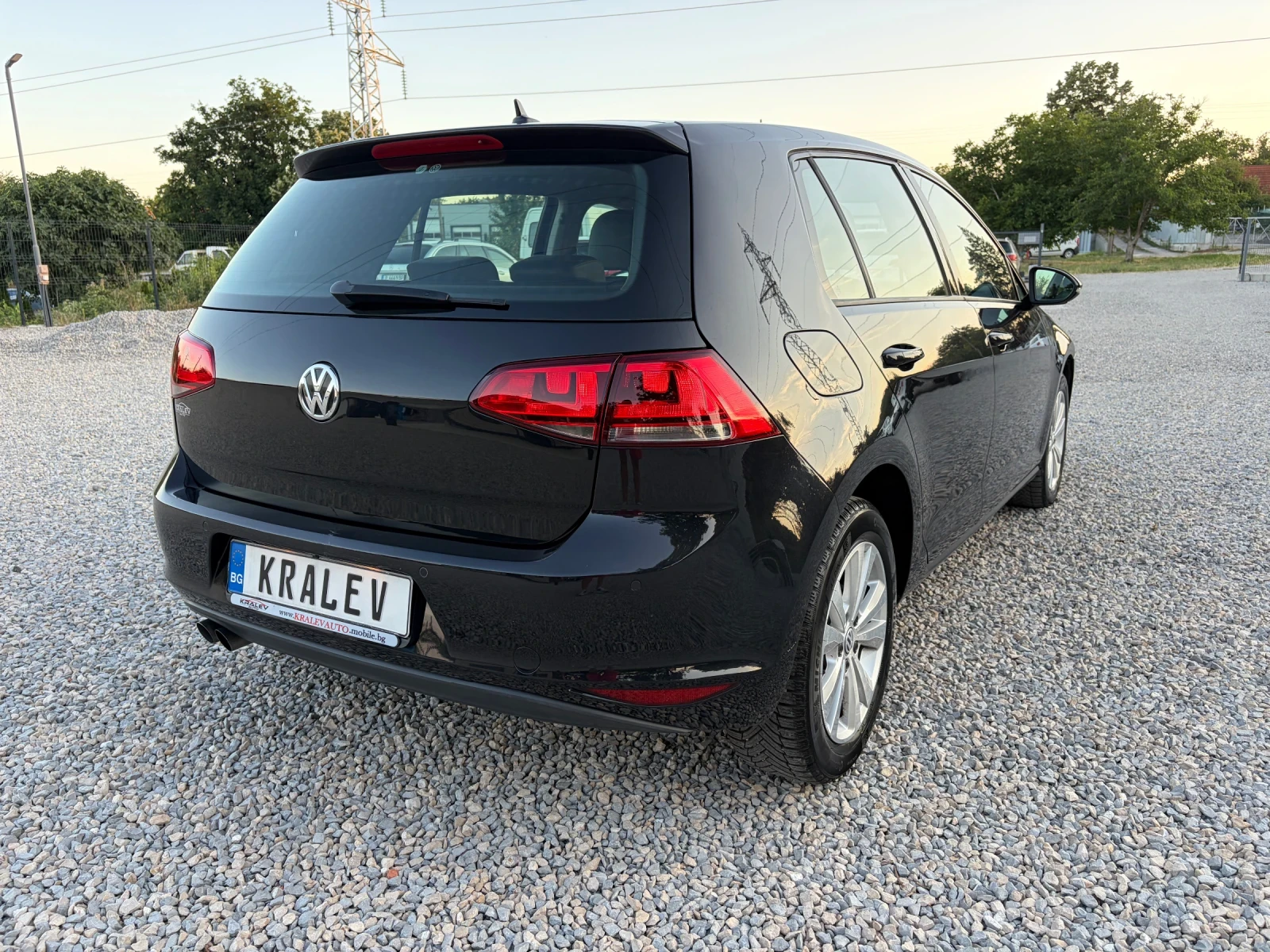 VW Golf 2.0TDI/HIGH LINE/ ДИСТРОНИК/КСЕНОН/МАСАЖ, снимка 4 - Автомобили и джипове - 54748513
