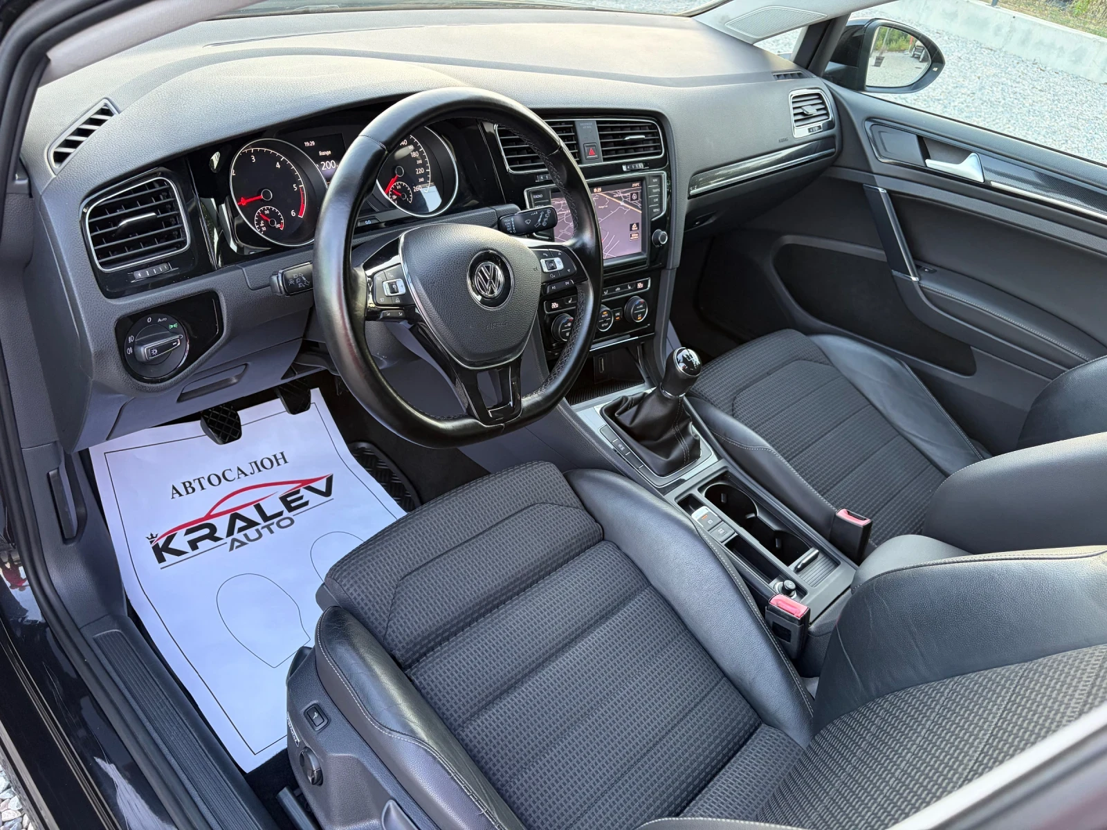 VW Golf 2.0TDI/HIGH LINE/ ДИСТРОНИК/КСЕНОН/МАСАЖ, снимка 8 - Автомобили и джипове - 54748513