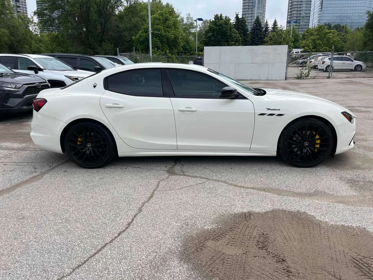 Maserati Ghibli Modena Q4| B&W| 360| PANO| CARFAX| , снимка 3 - Автомобили и джипове - 55058498