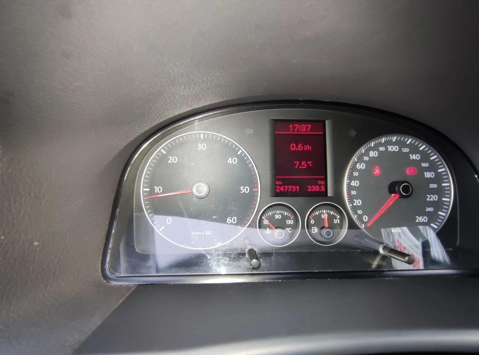 VW Touran, снимка 14 - Автомобили и джипове - 55595963