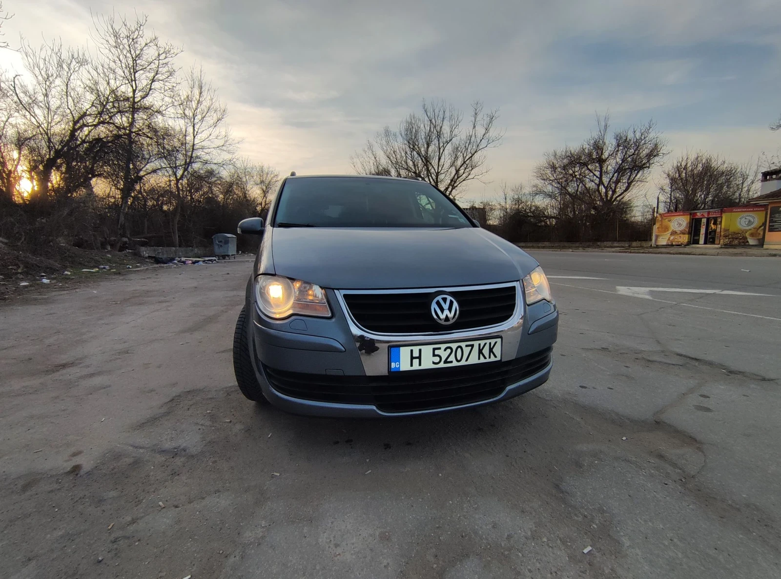 VW Touran, снимка 2 - Автомобили и джипове - 55595963