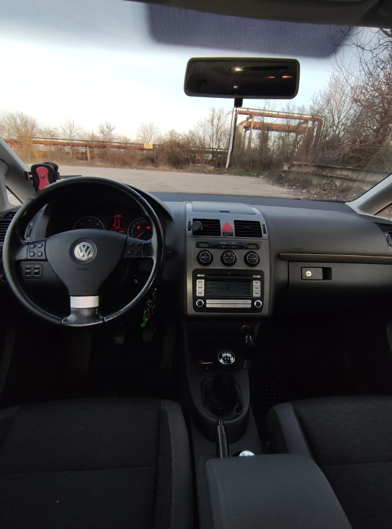 VW Touran, снимка 10 - Автомобили и джипове - 55595963